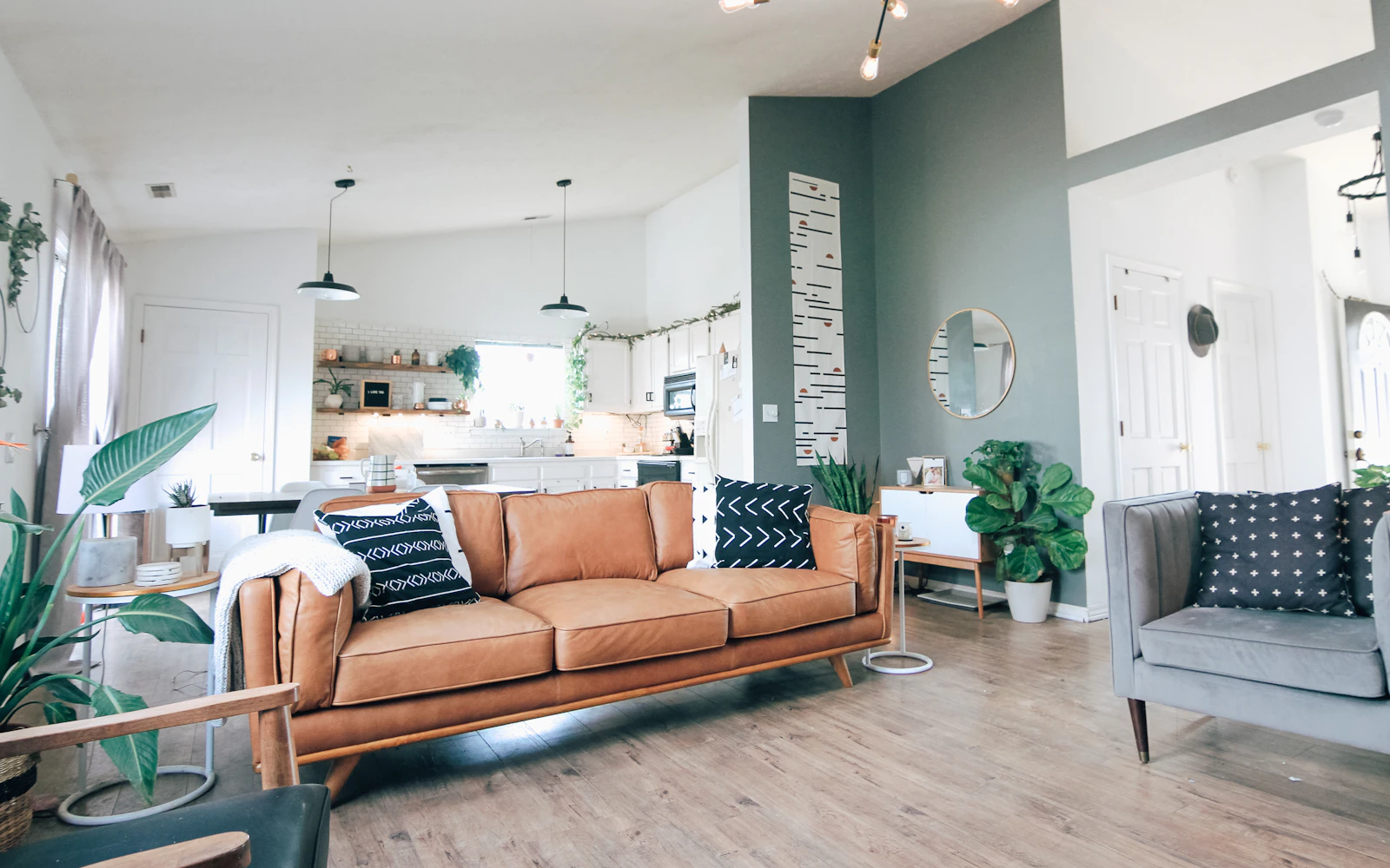 Neutral-toned open living space – The Design Organization